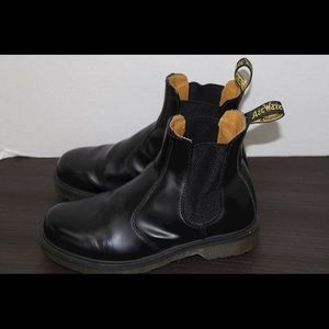 dr martens black chelsea boots